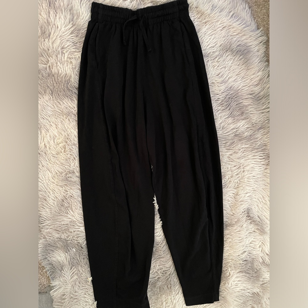 Women’s Zara Casual black Sweat pants. Size Small.